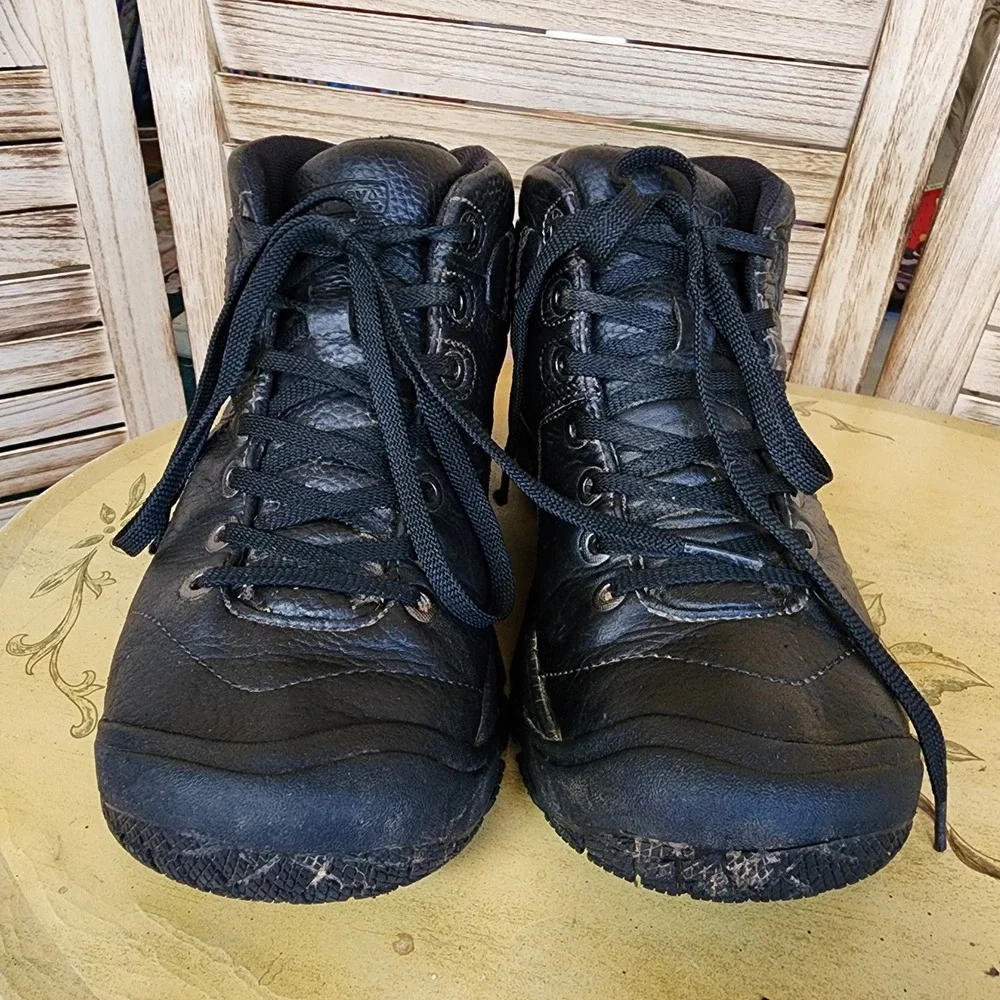 Keen EU 40.5 US 8 Black Leather Hiking Boots Lace Up Gorpcore Outdoor Utility